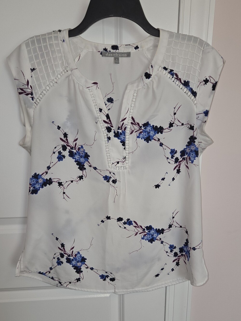 Daniel Rainn White Floral Pintuck Split-Neck Blouse